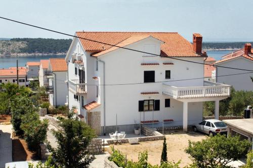  Apartments with a parking space Barbat, Rab - 5015 in Rab