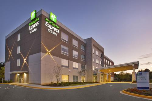 . Holiday Inn Express and Suites South Hill by IHG