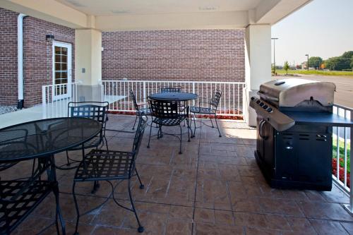 Candlewood Suites Louisville North an IHG Hotel - image 2