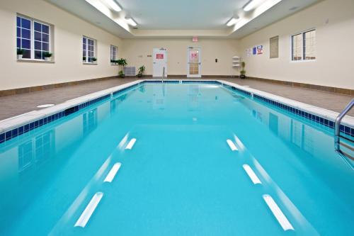 Candlewood Suites Louisville North an IHG Hotel - image 2