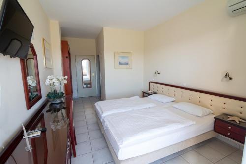 Double Room image 9