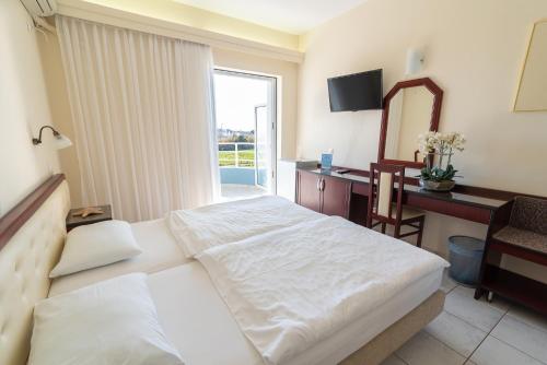 Dionisos Hotel - image 10