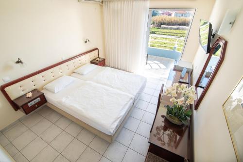 Dionisos Hotel - image 11