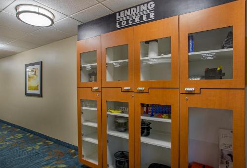 路易斯维尔机场烛木套房酒店 路易斯维尔机场烛木套房酒店