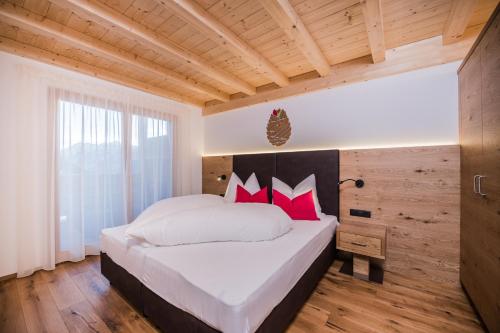 2 bedrooms, 3 beds