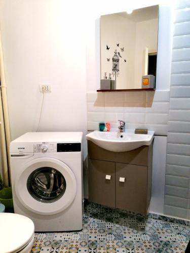 One-Bedroom Apartment image 1
