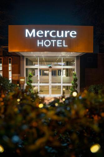 Entrance, Mercure Cardiff North Hotel in Cardiff