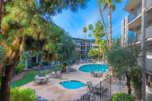 Holiday Inn and Suites Phoenix Airport North, an IHG Hotel Phoenix 