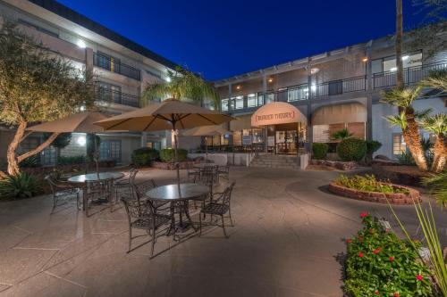 Holiday Inn and Suites Phoenix Airport North By IHG - image 5