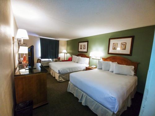Budget Host Inn - image 3