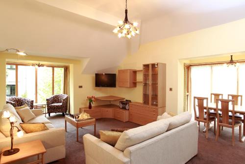 2 bedrooms, 4 beds