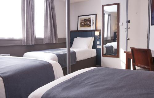 Corner House Inn by Greene King Inns - image 4