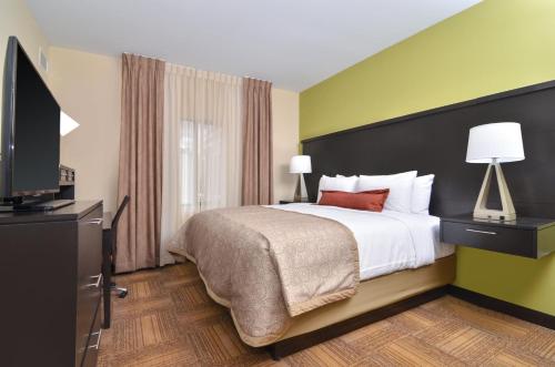 2 bedrooms, 4 beds