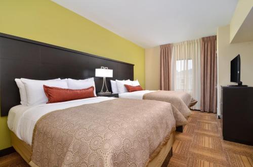 2 queen beds