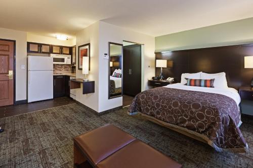 1 queen bed