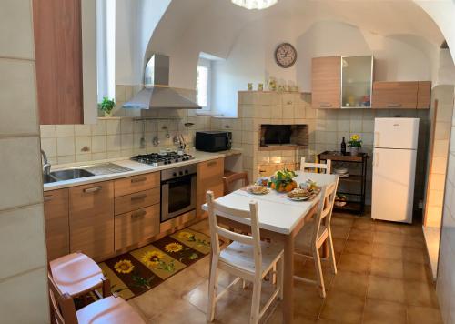 Mena Holiday House