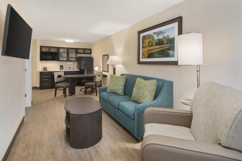 Candlewood Suites Charlotte - Arrowood