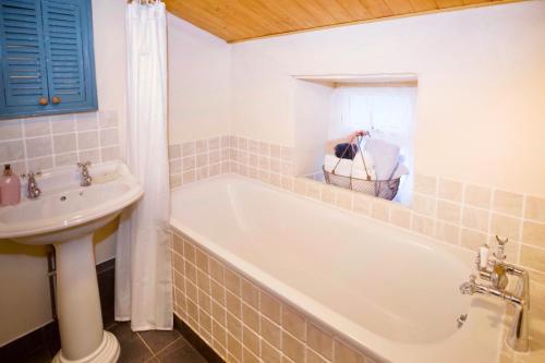 Vine Cottage - image 4