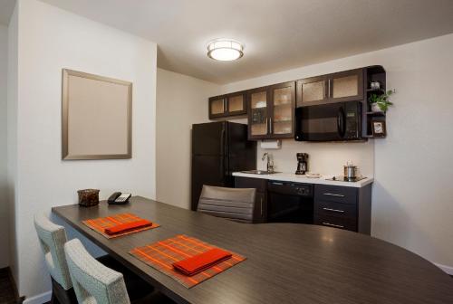 One-Bedroom King Suite - Disability Access