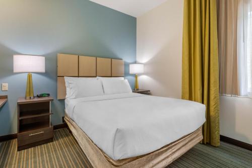 Candlewood Suites Fort Myers/Sanibel Gateway