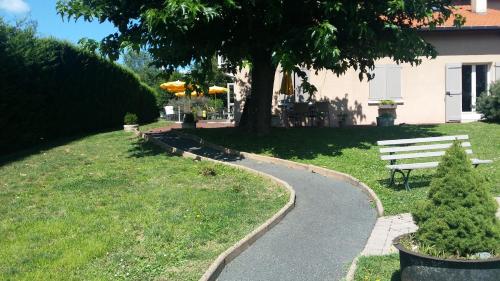 Logis Hotel Des Grands Vins - image 11