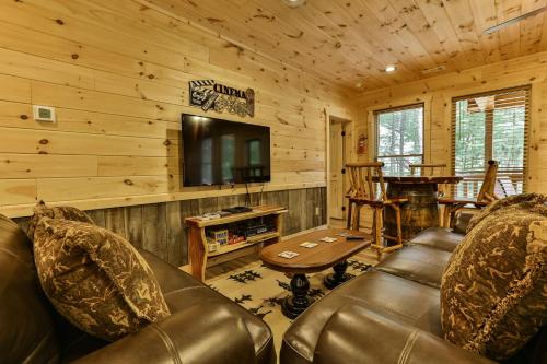 COE-Z Cabin Escape - Beautiful, spacious ranch style cabin with Three King Bedrooms.