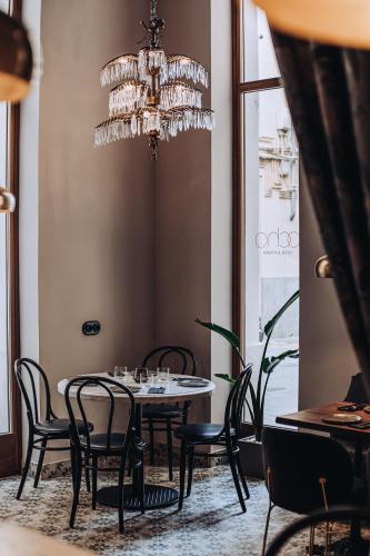 Ocho Suites & Kitchen - image 6