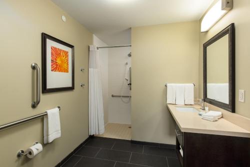 2 bedrooms, 3 beds