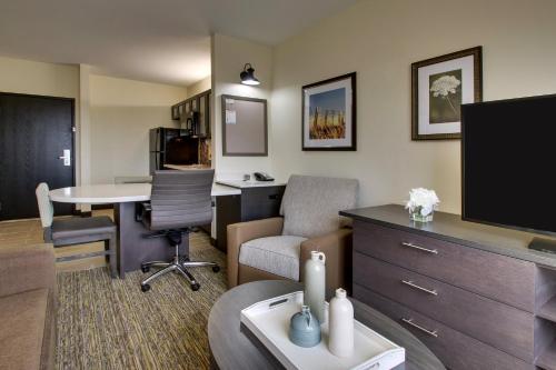 Candlewood Suites Wichita East