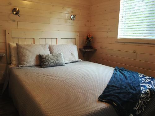 Waterfront Two Bedroom 15 on the #lake at Long Cove Resort - image 7