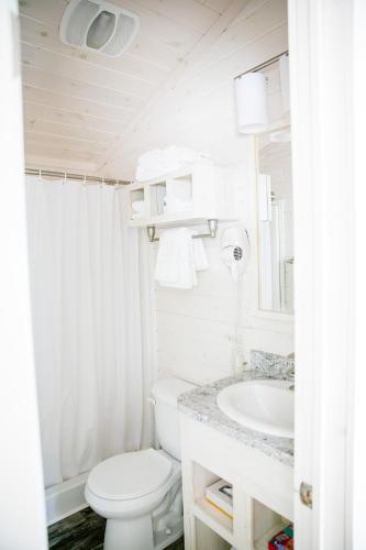 Waterfront Two Bedroom 17 on the #lake at Long Cove Resort - image 6