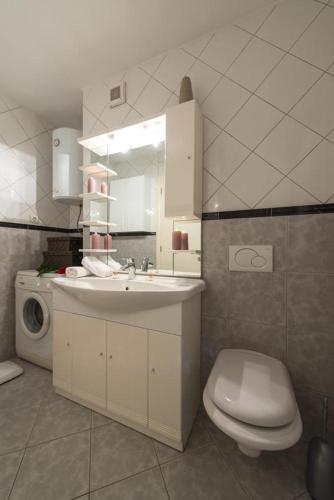 Apartments with WiFi Split - 18120 - image 3