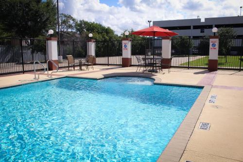 Candlewood Suites Houston Westchase - Westheimer, an IHG Hotel