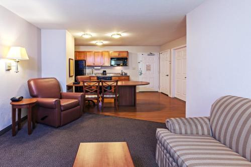 Candlewood Suites Pearland, an IHG Hotel