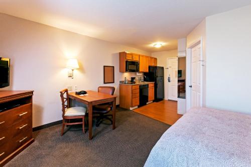 Candlewood Suites Pearland, an IHG Hotel