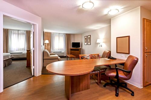 Candlewood Suites Pearland, an IHG Hotel