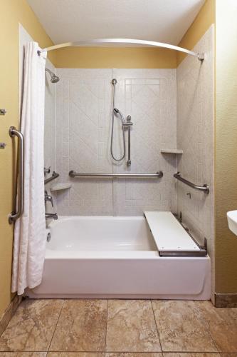 Candlewood Suites Pearland, an IHG Hotel