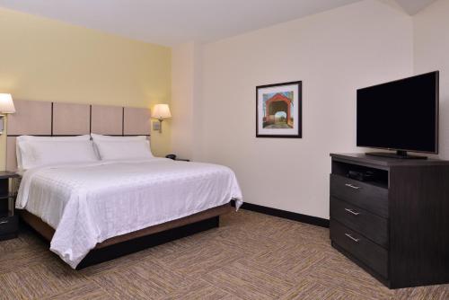 Candlewood Suites Terre Haute an IHG Hotel - image 9