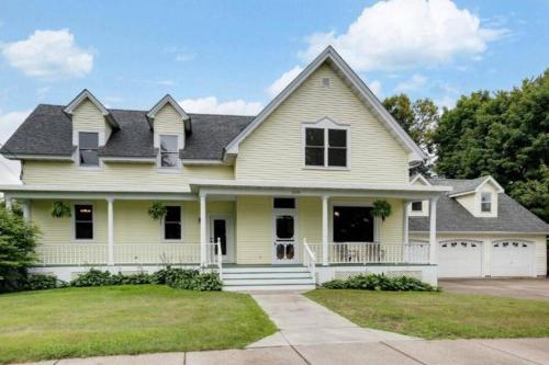 Historic 1880s Home in Osceola, USA