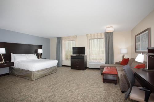 Staybridge Suites Denver South - Highlands Ranch Room Type - 1 Queen Studio Suite Communications Accessible