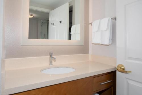 Two-Bedroom Suite - Mobility Accessible Tub