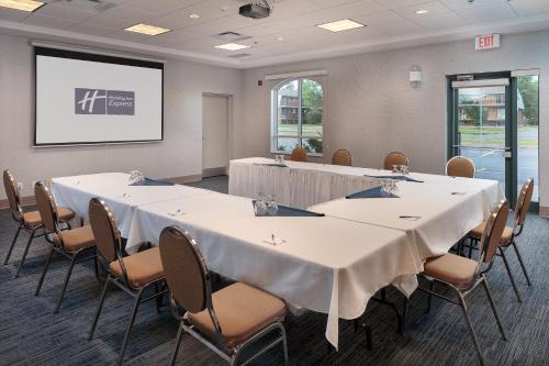 Holiday Inn Express Belleville By IHG - 회의실/연회장
