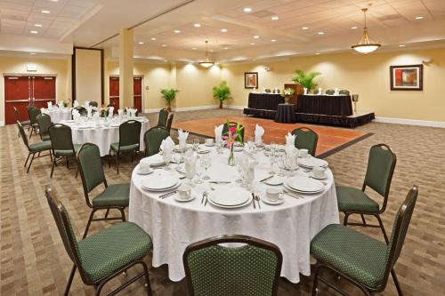 Holiday Inn Hotel & Suites Beaufort at Highway 21 an IHG Hotel - image 12