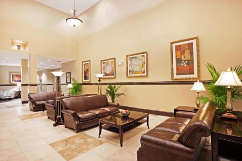 Holiday Inn Hotel & Suites Beaufort at Highway 21 an IHG Hotel - image 2