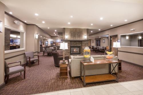 Holiday Inn Express Suites Yankton Hotel