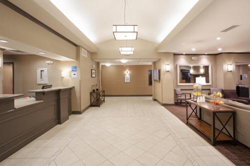 Holiday Inn Express Suites Yankton Hotel