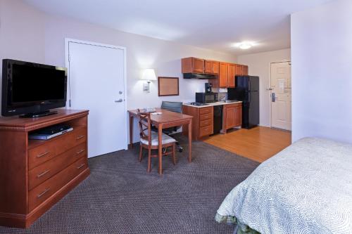 1 queen bed