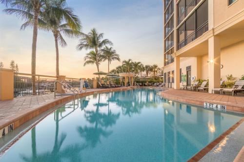 Swimming pool, Holiday Inn Club Vacations Sunset Cove Resort By IHG in Marco Island (FL)