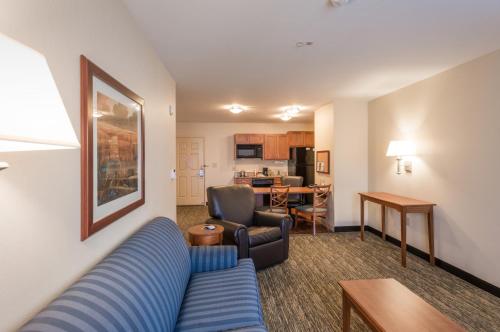 Candlewood Suites Mobile-Downtown an IHG Hotel - image 4