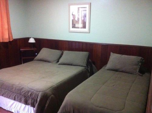 1 double bed, 1 twin bed